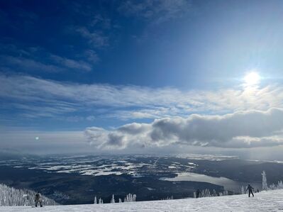 Keywords: Tom,snowy,skying,sky