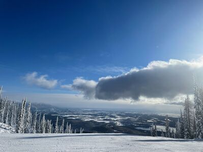 Keywords: Tom,snowy,skying,sky