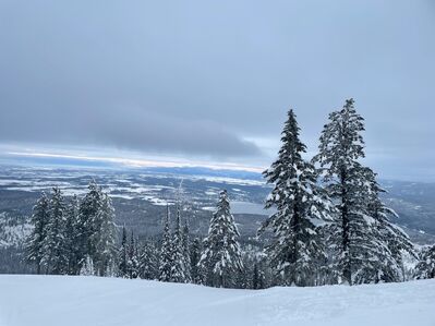 Keywords: Tom,snowy,skying,sky