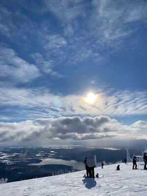 Keywords: Tom,snowy,skying,sky