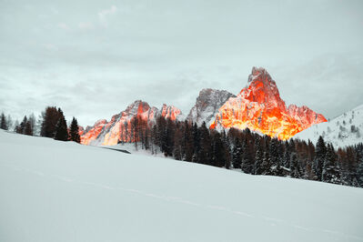 Snow Covered Ground red mountain
Keywords: red mountain,winter,snow