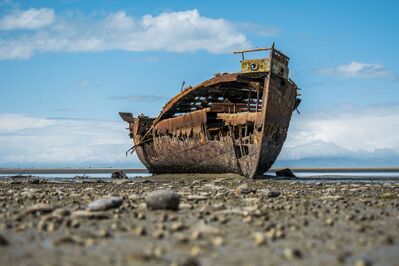 abandoned_boat_seashore_shipwreck
