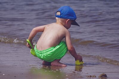 Keywords: baby,boy,hat,beach,marathon