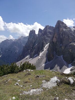 reference_mountains with snow
